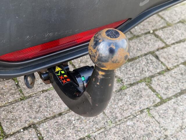 Toyota C-HR 1.8 Hybrid Bi-Tone Plus Trekhaak - NL Auto - JBL