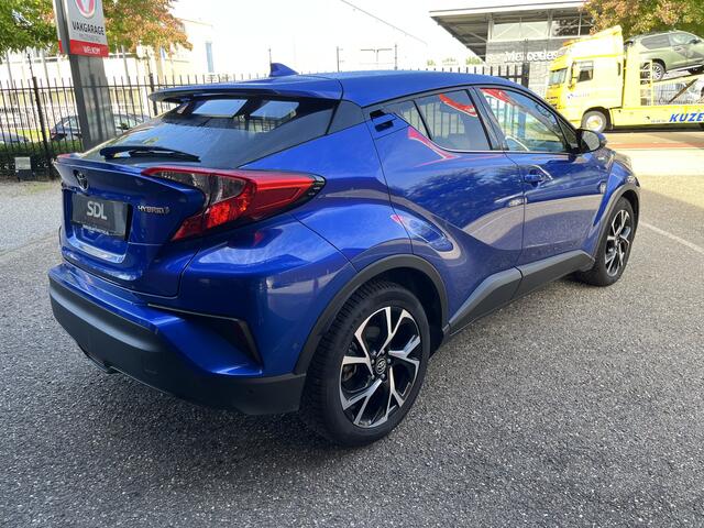 Toyota C-HR 1.8 Hybrid Style // DODEHOEK // KEYLESS // CAMERA+SENSOREN // ADAPT. CRUISE // Intelligent Park Assist // TREKHAAK //
