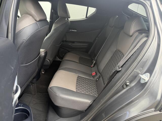 Toyota C-HR 2.0 Hybrid Executive **DODEHOEK DETECTIE/ STOELVERWARMING/ JBL AUDIO/ APPLE CARPLAY/ 36 MAANDEN GARANTIE**