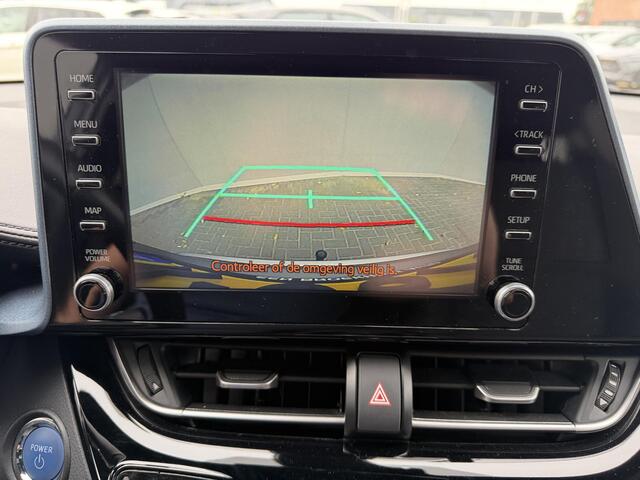 Toyota C-HR 1.8 Hybrid First Edition / Afneembare Trekhaak (Trekgewicht 725kg) / Achteruitrijcamera / Stuur- en Stoelverwarming / Voorruit Verwarming / Navigatie via Apple Carplay & Android Auto / Cruise- en Climate Control / Keyless Entry & Start /