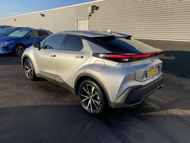 Toyota C-HR 1.8 Hybrid 140 Dynamic Nieuw geleverd! incl. o.a.: AppleCarPlay/AndroidAuto, Dode hoek detectie, PArkeerhulp camera incl sensoren, LM velgen, Adaptieve Cruise Control, Clima Control