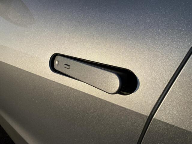 Toyota C-HR 1.8 Hybrid 140 Dynamic Nieuw geleverd! incl. o.a.: AppleCarPlay/AndroidAuto, Dode hoek detectie, PArkeerhulp camera incl sensoren, LM velgen, Adaptieve Cruise Control, Clima Control