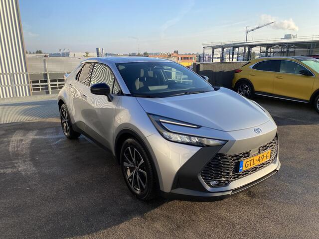 Toyota C-HR 1.8 Hybrid 140 Dynamic Nieuw geleverd! incl. o.a.: AppleCarPlay/AndroidAuto, Dode hoek detectie, PArkeerhulp camera incl sensoren, LM velgen, Adaptieve Cruise Control, Clima Control