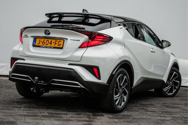 Toyota C-HR 2.0 180pk Hybrid Bi-Tone Trekhaak/ Stoelverwarming/ Full LED/ Carplay/ JBL audio/ Camera
