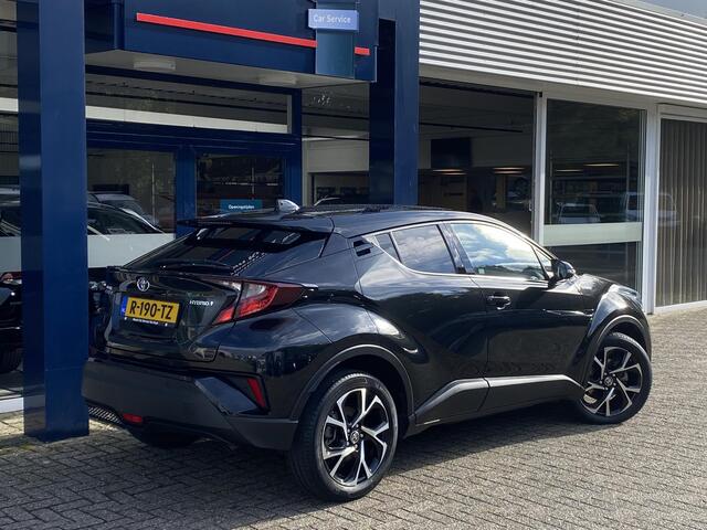 Toyota C-HR 1.8 Hybrid Business Plus / Automaat / Adaptieve Cruise-Control / Climate-Control / Apple-Carplay & Android-Auto / Keyless / LED / Dodehoek-Detectie / DAB Radio-Bluetooth / Getint-Glas / Armsteun V+A / PDC V+A met Camera / 18'' LMV / ENZ.