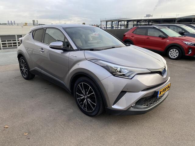 Toyota C-HR 1.8 Hybrid Style Edition automaat Afneembare trekhaak, dodehoek detectie, stoelen- & stuur verwarmd, adaptieve cruise control, achteruitrij camera