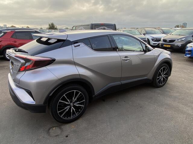 Toyota C-HR 1.8 Hybrid Style Edition automaat Afneembare trekhaak, dodehoek detectie, stoelen- & stuur verwarmd, adaptieve cruise control, achteruitrij camera