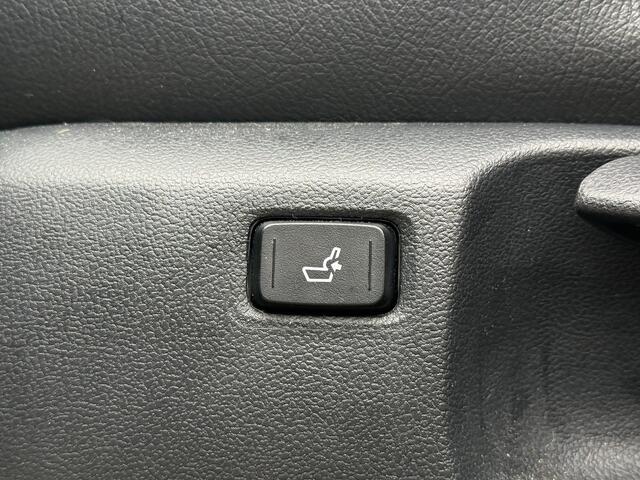 Toyota C-HR 1.8 Hybrid Executive **NAVIGATIE/ DODEHOEK DETECTIE/ STOEL EN STUURWIELVERWARMING/ GARANTIE**