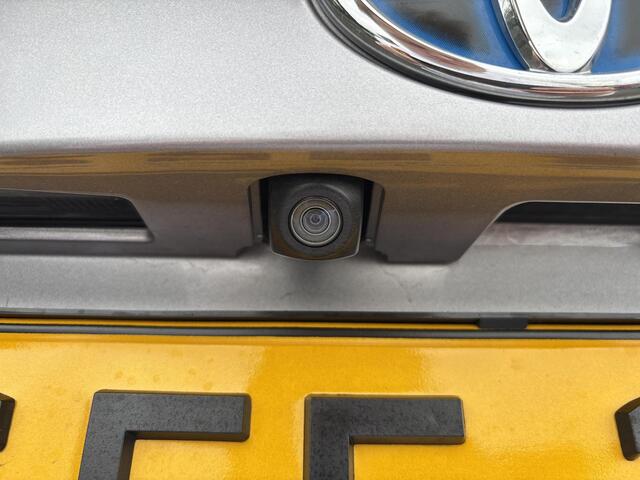 Toyota C-HR 1.8 Hybrid Executive | Achteruitrijcamera | Stuurverwarming | Stoelverwarming | Leder