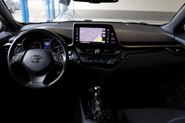 Toyota C-HR 1.8 Hybrid Dynamic, Chrome paket, Keyless Entry, DAB Radio, 18" inch lm velgen!