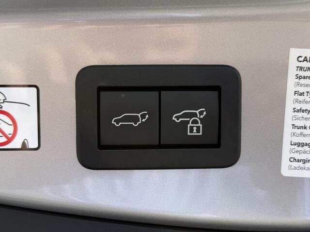 Toyota C-HR 1.8 Hybrid 140 First Edition | Bi-tone | Stoel- stuurverwarming | Elek. achterklep | Camera | PDC V+A