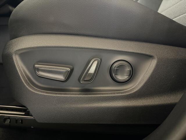 Toyota C-HR 2.0 Plug-in Hybrid 220 Executive **NIEUWE AUTO/ DIRECT LEVERBAAR**