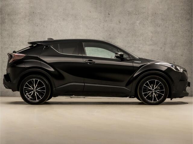 Toyota C-HR 1.8 Hybrid Sport Automaat (NAVIGATIE, LEDER, CAMERA, KEYLESS, STOELVERWARMING, ZWART HEMEL, SPORTSTOELEN, ADAPTIVE CRUISE, GETINT GLAS, DAB+, NIEUWSTAAT)