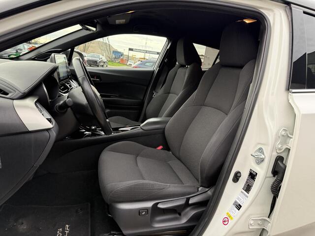 Toyota C-HR 1.8 Hybrid Bi-Tone **NAVIGATIE/ DODEHOEK DETECTIE/ STOELVERWARMING/ ADAPTIEF CRUISE CONTROL**