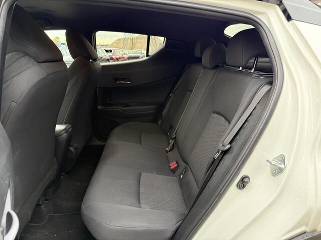 Toyota C-HR 1.8 Hybrid Bi-Tone **NAVIGATIE/ DODEHOEK DETECTIE/ STOELVERWARMING/ ADAPTIEF CRUISE CONTROL**