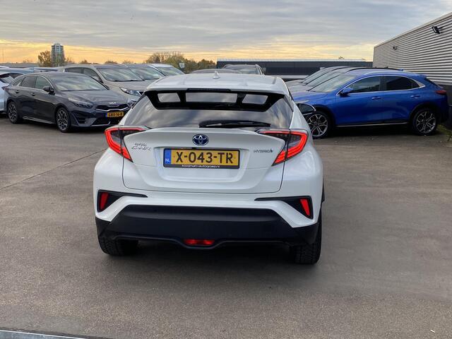 Toyota C-HR 1.8 Hybrid Dynamic edition Stoel- & stuurverwarming, dodehoek detectie, navigatie, achteruitrijcamera, adaptieve cruise control