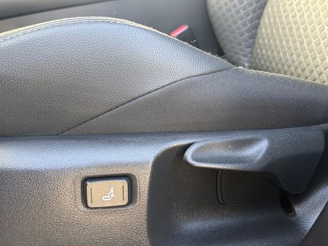 Toyota C-HR 1.8 Hybrid Style Limited Bi-Tone Trekhaak Parkeersensoren Carplay Stoel Stuur Verwarming BSM PDC