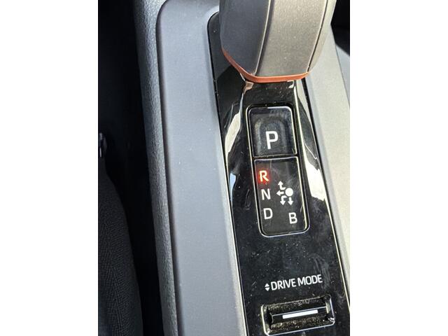 Toyota C-HR 1.8 Hybrid 140 First Edition Bi-Tone NL Auto 360 Camera BSM Apple Carplay