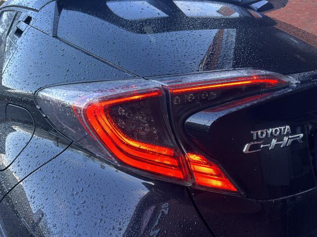 Toyota C-HR 1.8 Hybrid Executive // LED KOPLAMPEN // NAVI // CAMERA // ADAPTIVE CRUISE // STOEL + STUUR VERWARMING //