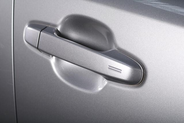 Toyota C-HR 1.8 Hybrid Bi-Tone Limited, Leder, navi, JBL