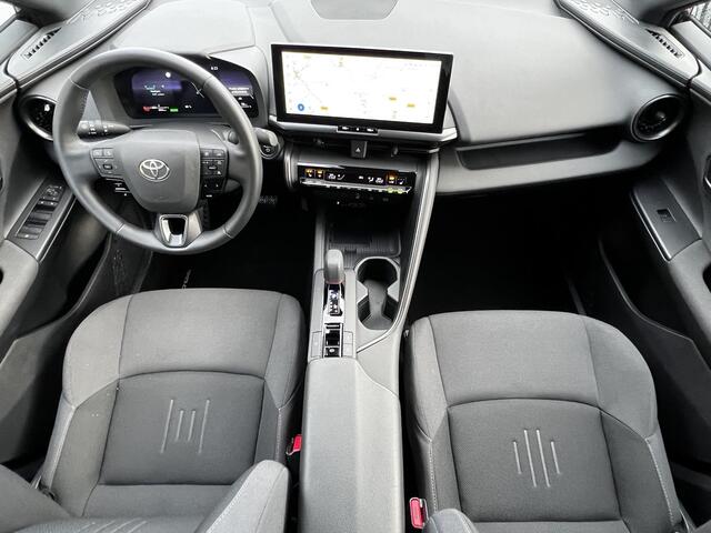 Toyota C-HR 1.8 Hybrid 140 Dynamic Automaat / Fabrieksgarantie tot 10 jaar mogelijk * / Stuur-, stoel- en voorruitverwarming / Navigatie / Camera / Climate Control / Apple Carplay/Android auto / 18" LM wielen /