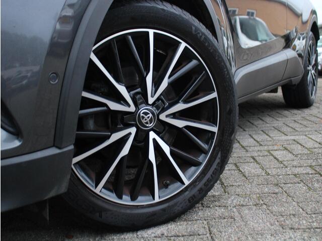 Toyota C-HR 1.2 Executive Parkeersensoren Voor en Achter, Achteruitrijcamera, Cruise Control Adaptief