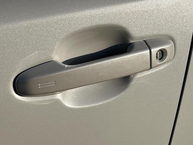 Toyota C-HR 1.8 Hybrid Bi-Tone | Navigatie | Stoelverwarming | 18 inch LM-Velgen | Trekhaak |