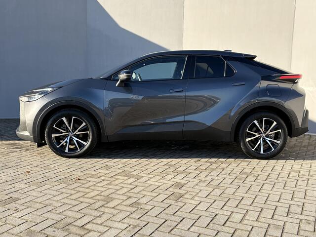 Toyota C-HR 1.8 Hybrid 140 Dynamic / Fabrieksgarantie tot 10 jaar mogelijk / Stuur-, stoel- en voorruitverwarming / Navigatie / Camera / Climate Control / Apple Carplay/Android auto / 18" LM wielen /