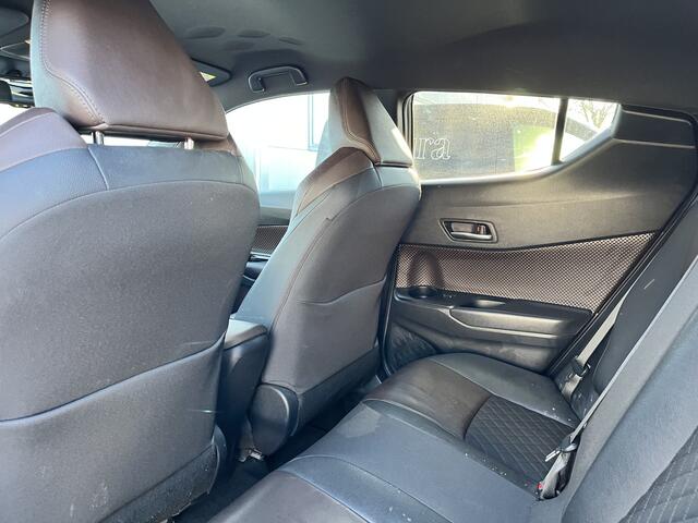 Toyota C-HR 1.8 Hybrid Executive Half Leder Stoelverwarming Navi NL auto dealer onderhouden