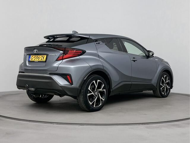 Toyota C-HR 1.8 Hybrid First Edition | Stoelverwarming | Climate control | Full map navigatie |