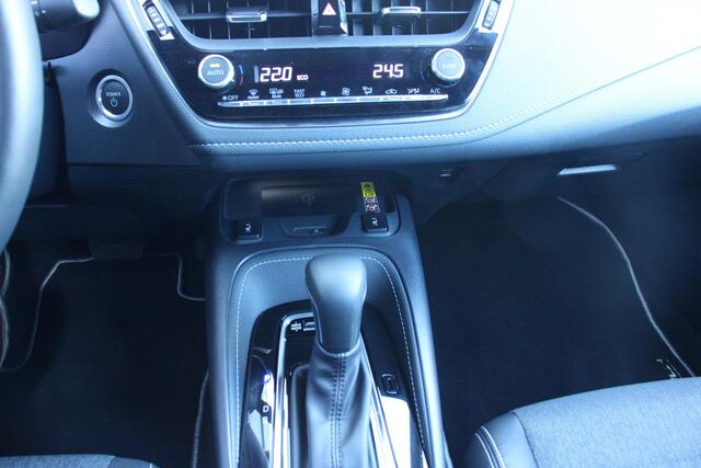 Toyota COROLLA Hybrid 140PK TEAM D 18DKM, GROOT SCHERM, WINTERPAKKET,