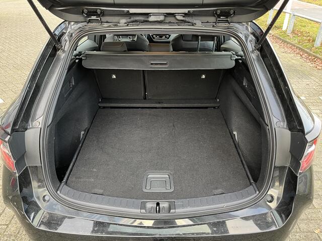 Toyota COROLLA Touring Sports 1.2 Turbo Active , Navigatie full map, trekhaak, org NL en 1e eigenaar