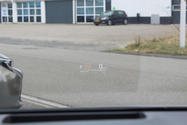 Toyota COROLLA Touring Sports 1.8 Hybrid Dynamic Bi-Tone | Rijklaar | Trekhaak | Head Up | Apple/Android | Stoel-/stuurverw. | LED | Keyless | El. achterklep | Dealer onderhouden