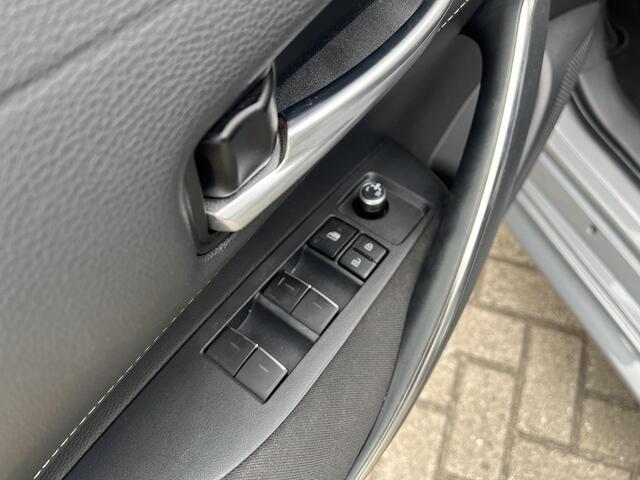 Toyota COROLLA Touring Sports 1.2 Turbo Active Nieuw geleverd, Navigatie, Trekhaak, 1300kg trekgewicht, Apple CarPlay & Android auto, Adaptieve cruise control, Achteruitrijcamera