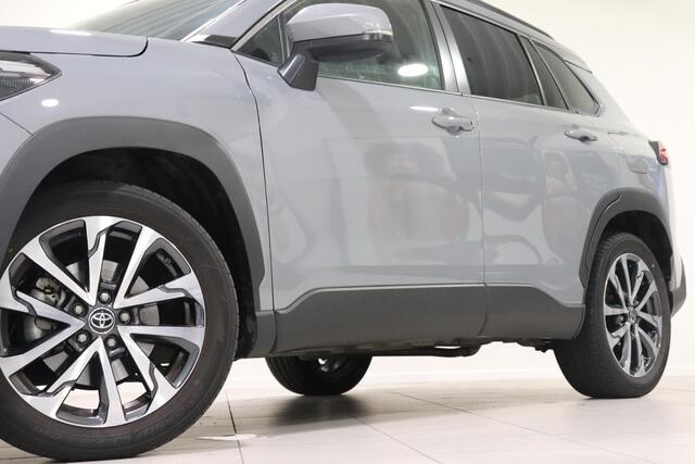 Toyota COROLLA Cross Hybrid 200 Style, Stoel & Stuurverwarming, Parkeersensoren, Blind Spot, Apple Carplay, Android Auto!