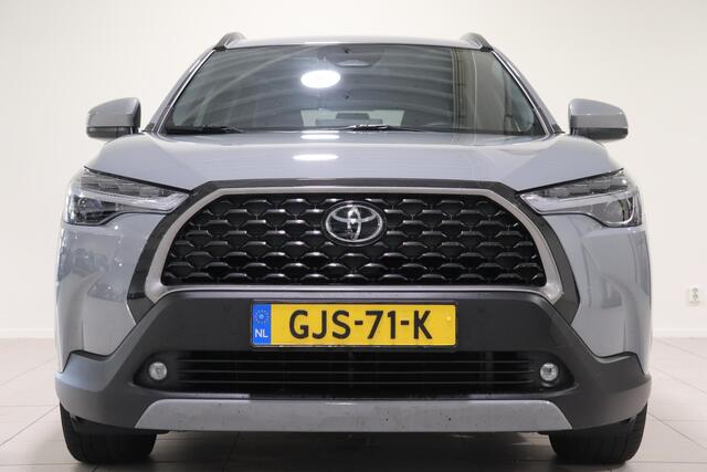 Toyota COROLLA Cross Hybrid 200 Style, Stoel & Stuurverwarming, Parkeersensoren, Blind Spot, Apple Carplay, Android Auto!