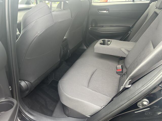 Toyota COROLLA Cross 2.0 High Power Hybrid Dynamic Navigatie, Elek. Achterklep, Smart key, Led, LMV, Privacy glass