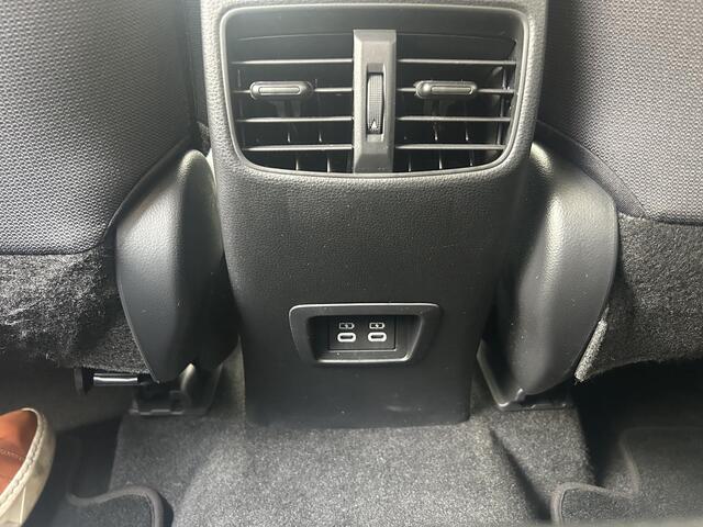 Toyota COROLLA Cross 2.0 High Power Hybrid Dynamic Navigatie, Elek. Achterklep, Smart key, Led, LMV, Privacy glass