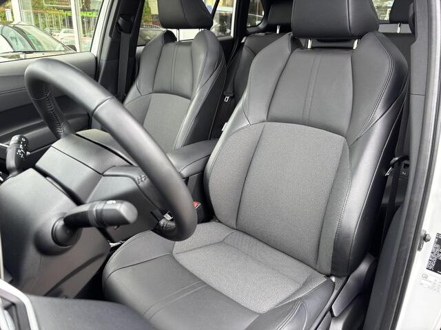 Toyota COROLLA Cross Hybrid 140 Style + Premium Pack II | Panoramadak | Half leder | Blindspot | Stoelverwarming | Parkeerhulp voor en achter | Toyota garantie tot 2034!