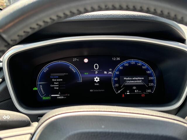 Toyota COROLLA Cross Style | All seasonbanden | Panoramadak | Half leder | Stoelverwarming | Parkeerhulp voor en achter | Toyota garantie tot 2034!