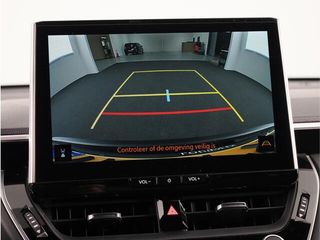 Toyota COROLLA Cross Hybrid 200 Style *DEMO* | Stoelverwarming | Parkeersensoren | Elektrische kofferbakklep |