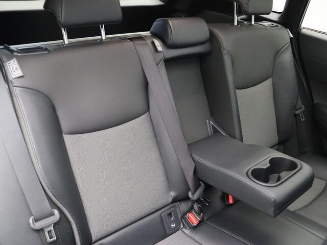 Toyota COROLLA Cross Hybrid 140 Style + Premium Pack II | 10 Jaar Garantie! | Stoelverwarming | Apple Carplay & Android Auto | Panoramadak |