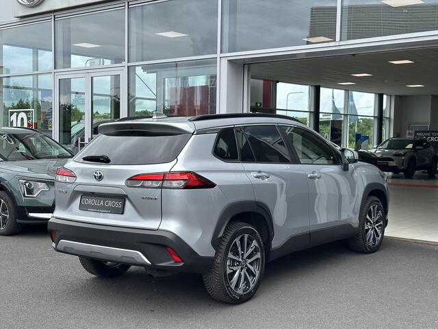 Toyota COROLLA Cross Hybrid 140 1.8 Executive edition All season banden | Panoramadak | Dodehoekdetectie | Parkeersensoren voor + achter | Elektrische achterklep | Led | Navi | Garantie t/m 2034!