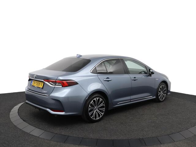 Toyota COROLLA 1.8 Hybrid First Edition Sedan | Navigatie | Trekhaak | Parkeercamera |