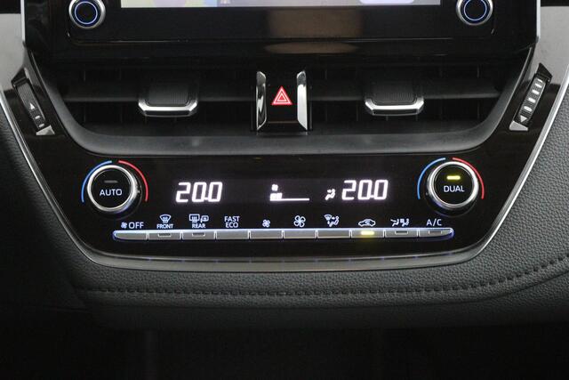 Toyota COROLLA 1.8 Hybrid First Edition Sedan | Navigatie | Trekhaak | Parkeercamera |