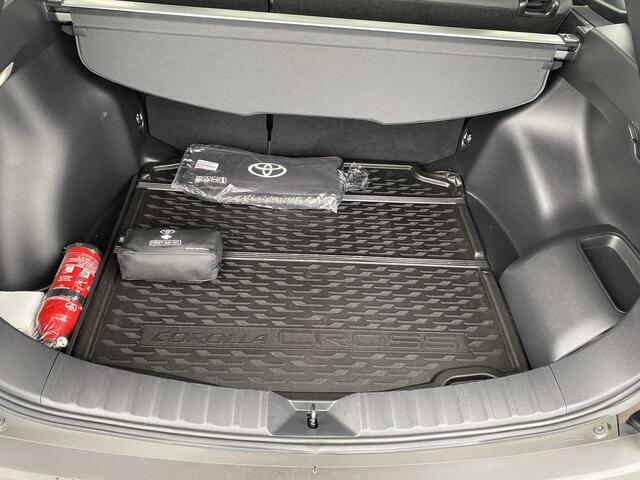 Toyota COROLLA Cross Hybrid 200 Style Panoramadak, stoelverwarming, navigatie Apple CarPlay/Android Auto, dodehoekdetectie, adaptieve cruise control,