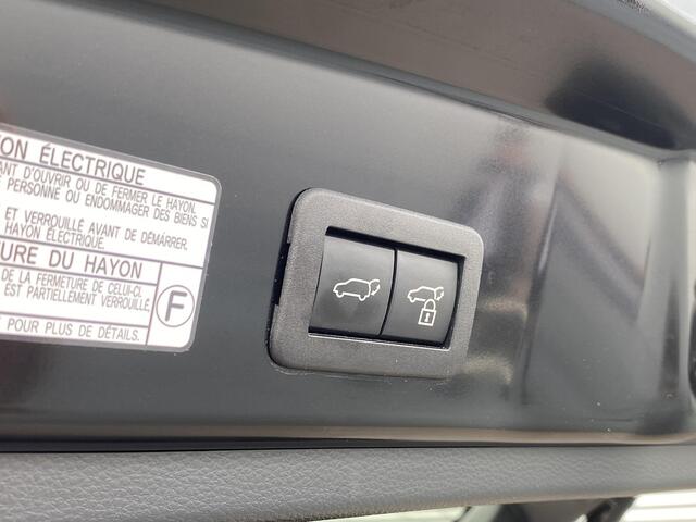 Toyota COROLLA Cross Hybrid 200 Style Panoramadak, stoelverwarming, navigatie Apple CarPlay/Android Auto, dodehoekdetectie, adaptieve cruise control,