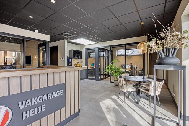 Toyota COROLLA Touring Sports 1.8 Hybrid Business Black Style-pakket | 17 Inch | Camera | Apple Carplay | Cruise Control | NL-Auto |