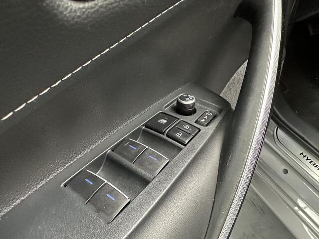 Toyota COROLLA Touring Sports 1.8 Hybrid Business Plus NL Auto, slechts 31000km, 1e eigenaar en BTW auto