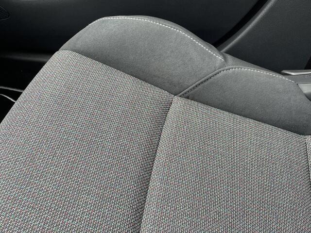 Toyota COROLLA Touring Sports Hybrid 140 Dynamic **STOELVERWARMING/ PARKEERSENSOREN VOOR EN ACHTER/ LENDENSTEUN/ KEYLESS**